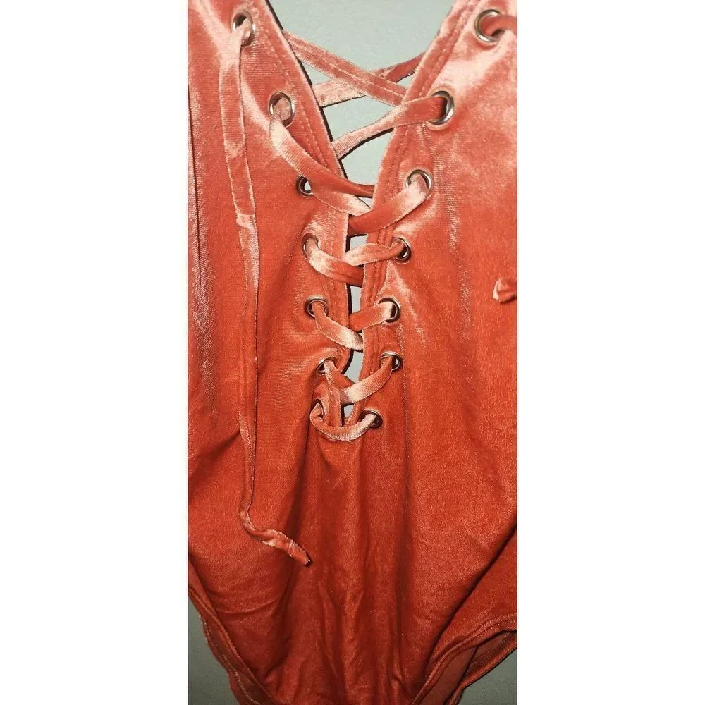 Lira Velvet One Piece - Picture 3 of 5